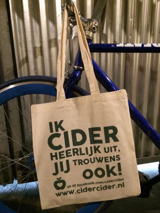 "Ik cider heerlijk uit, jij trouwens ook" tas gemaakt door CiderCider